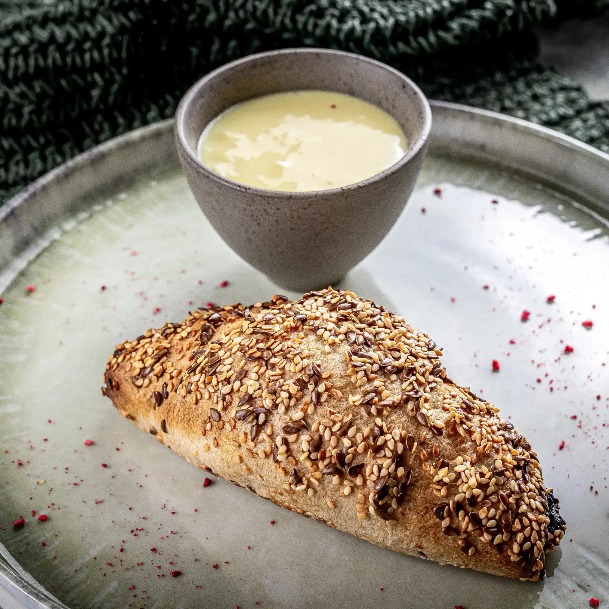 Szilvás-magvas croissant mascarpone habbal (7,11)
